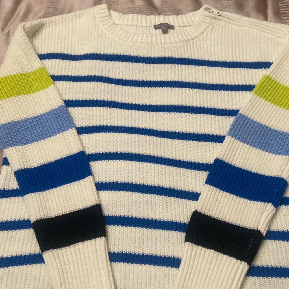 Sweater, worn few times, excellent condition.